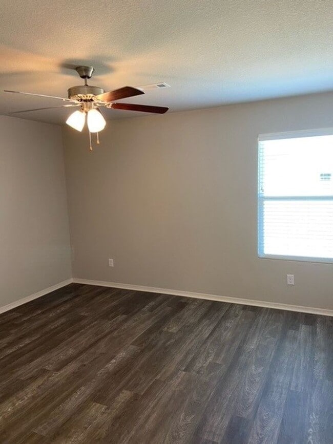 Building Photo - Preleasing Now-Three Bedroom | Two Bath Home in Conrad Court