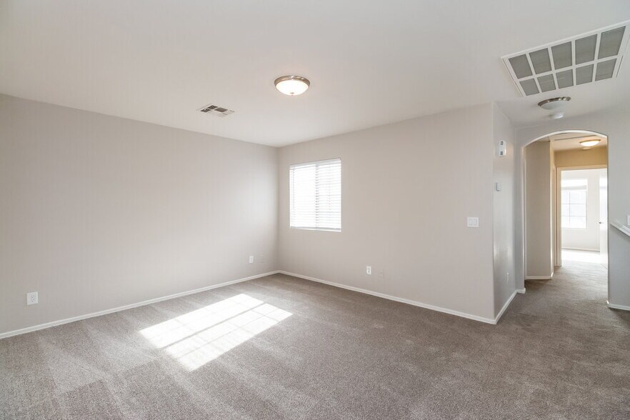 Building Photo - 11414 W Apache St