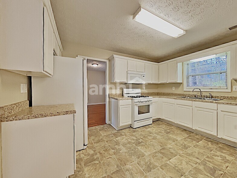 Building Photo - 312 Yarbrough Ct