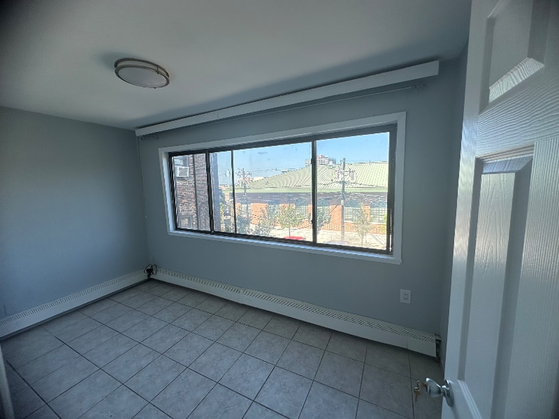 Building Photo - 719 18th St