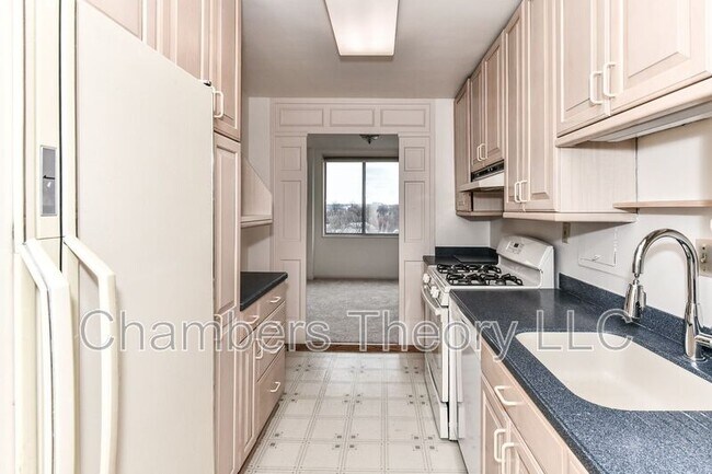 Building Photo - 6621 Wakefield Dr