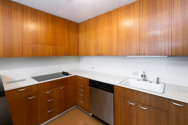 Building Photo - 1333 Jones St