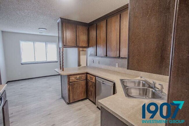 Building Photo - Charming Brick Home with Modern Updates and Large Backyard in Moore!