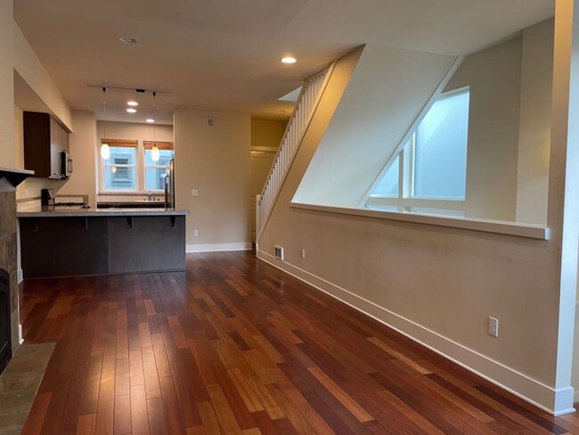 Building Photo - Light and Bright Greenwood Townhouse