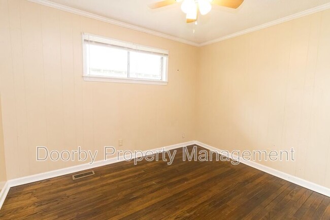 Building Photo - 807 Henderson Ave