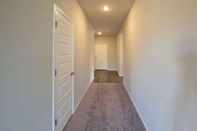 Building Photo - BRAND NEW! 4 Bed 2 Bath Home in Newcastle!