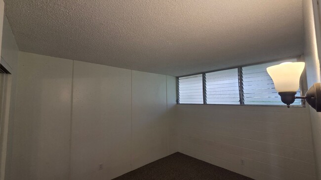 Building Photo - Ridgecrest ~ Spacious 2 Bedroom w/ 2 Reser...