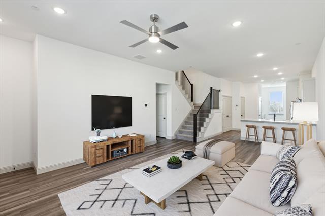 Building Photo - 7143 Buchanan Dr