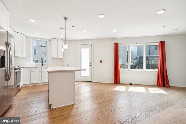 Building Photo - 1716 Cambridge St