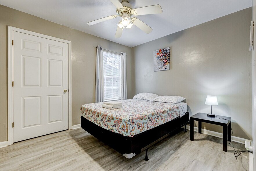 Building Photo - 309 Cactus St