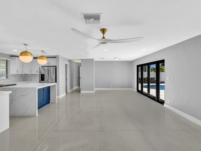 Building Photo - 2310 NE 48th Ct