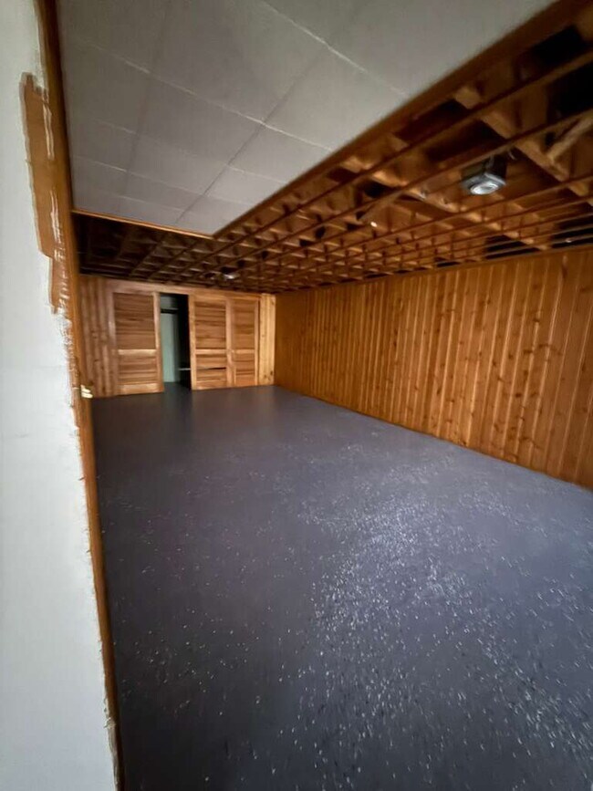 Building Photo - "Charming 3-Bed, 1 bath Sanctuary on Hallstead Drive - A Cozy 1189 Sq. Ft. Gem in St. Louis!"  No...