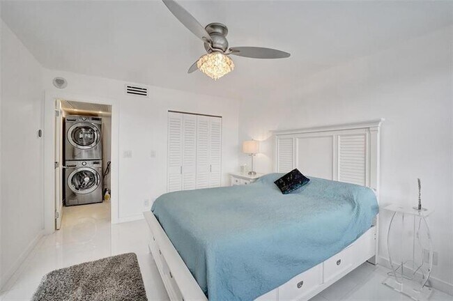 Building Photo - 2030 S Ocean Dr