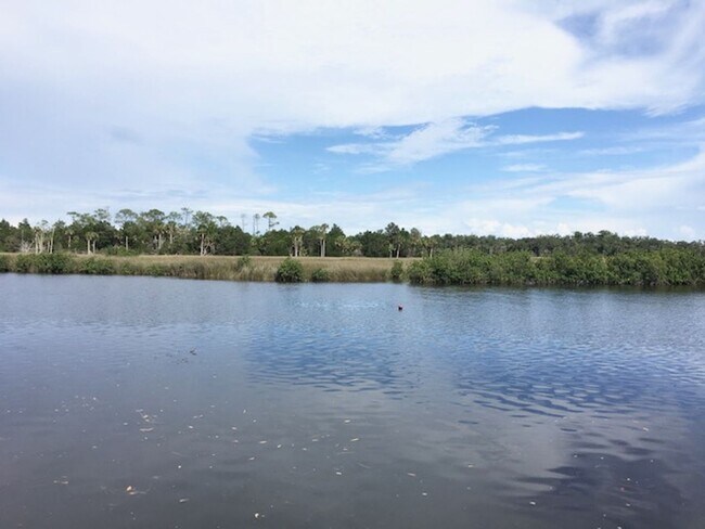 Building Photo - Furnished condo with dock!