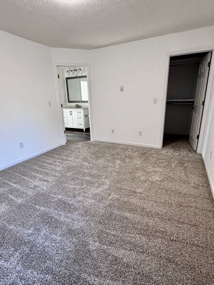 Room #2 Upstairs - 11 Fountain Dr