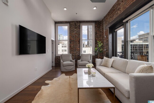 Building Photo - 2015 1st Ave N