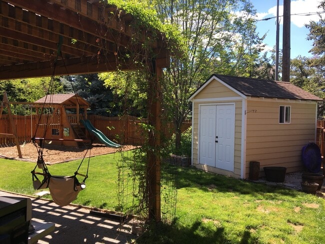 Building Photo - Cozy 3 bed 2 bath + bonus room in The Arbors