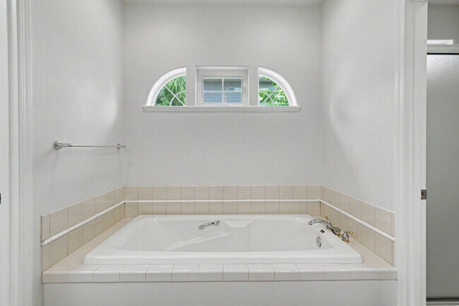 Building Photo - Well-Kept Single-Level 3 bed, 2 bath home in West Salem
