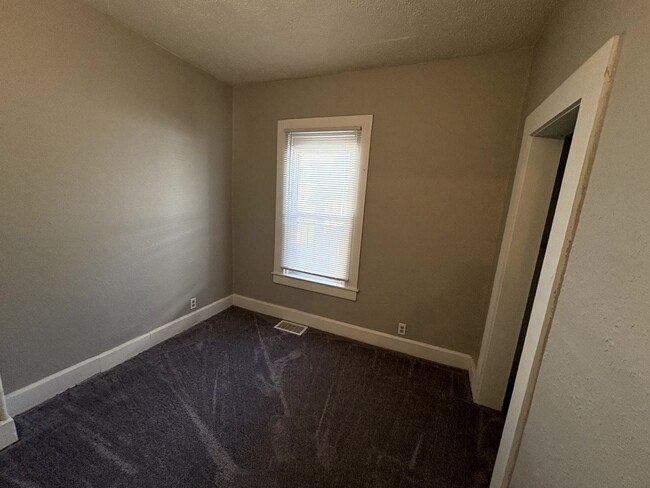 Building Photo - Charming 2 Bedroom Home for Rent & In Grea...