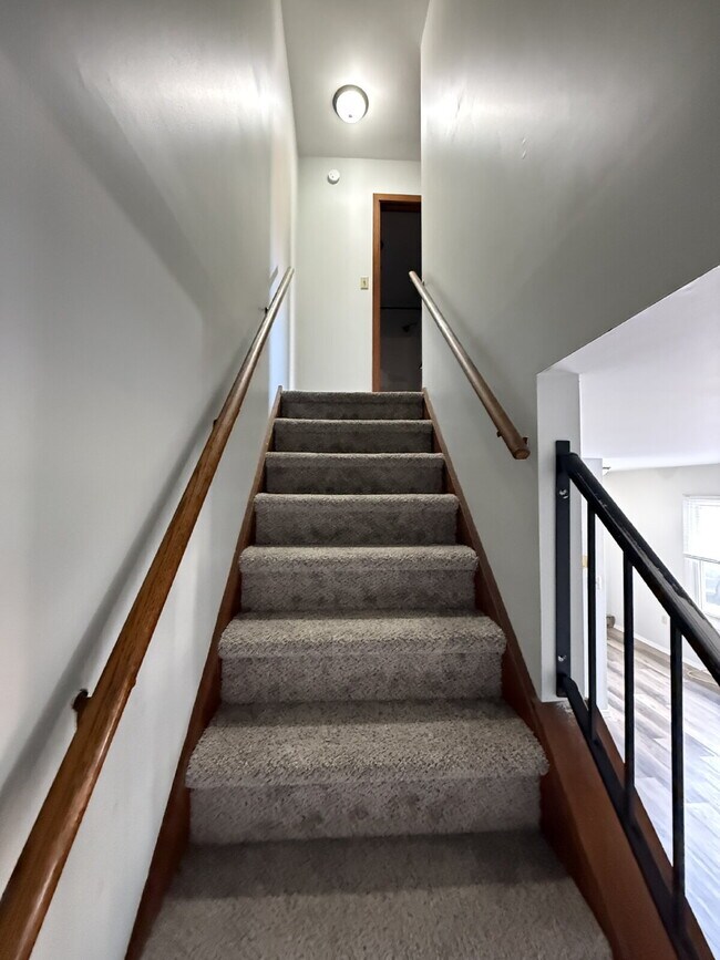 Building Photo - 2-Bedroom Gem in Versailles, OH!"