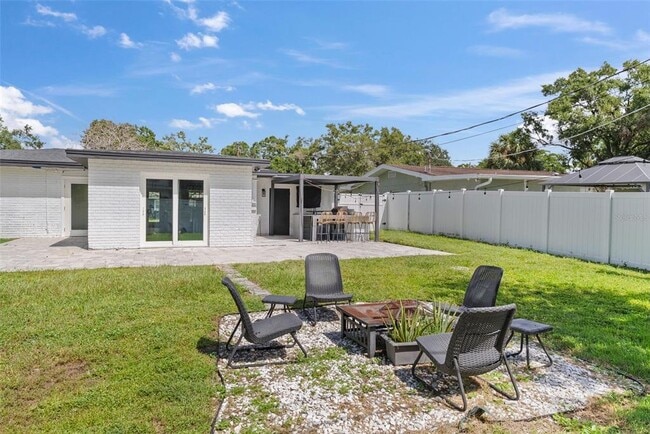 Building Photo - 4714 W Oakellar Ave