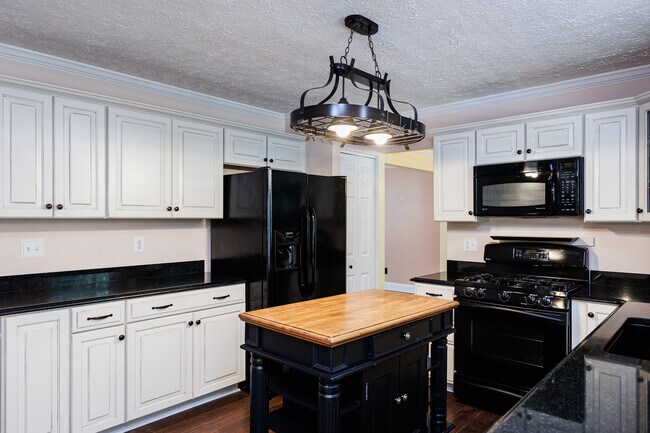 Building Photo - 206 Maumee Ct