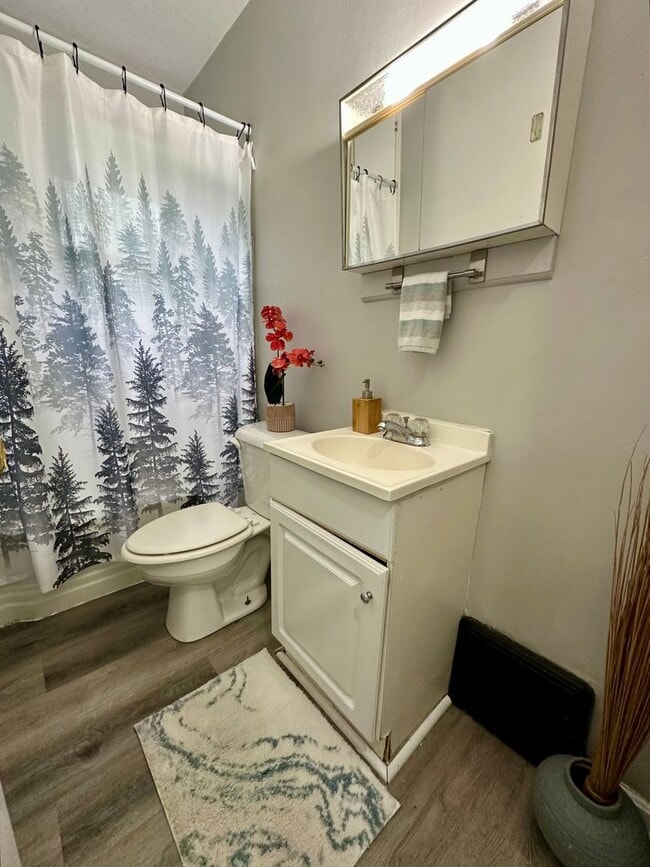 Building Photo - 2 bed, 1 bath home for rent in Waterloo