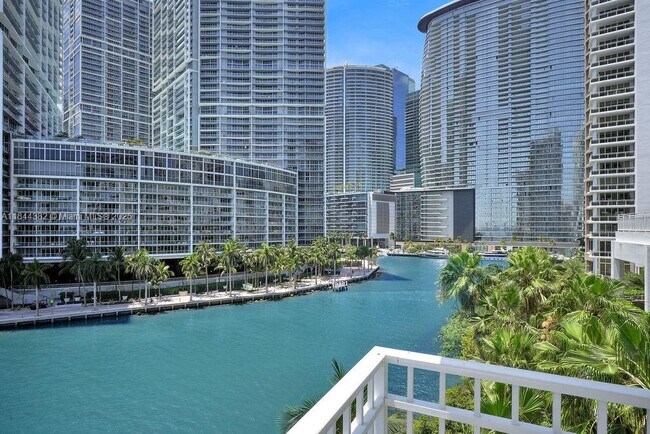 Building Photo - 801 Brickell Key Blvd