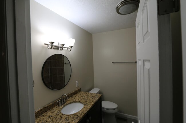 Building Photo - 3010 Clearwater Dr NE