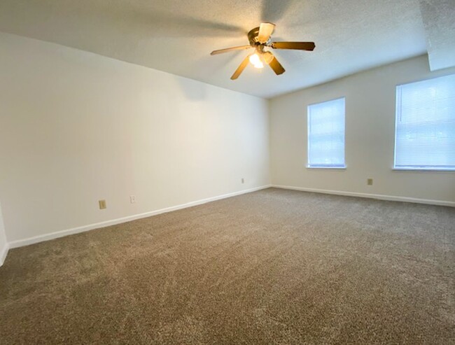 Building Photo - Quiet Neighborhood  3 bedroom, 2 bath, 1 c...