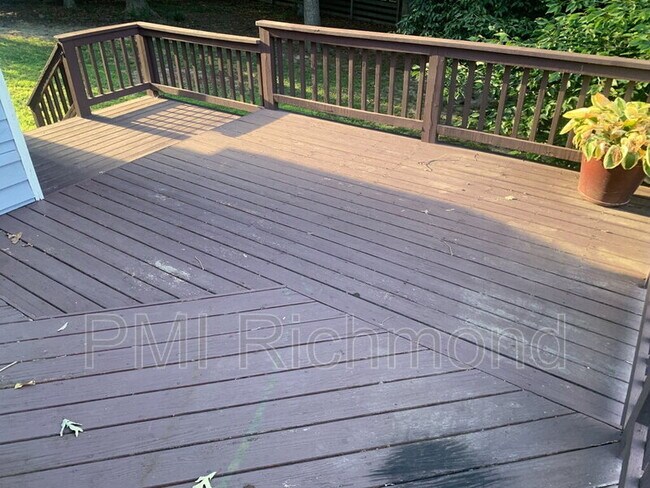 Building Photo - 11418 Hardwood Dr
