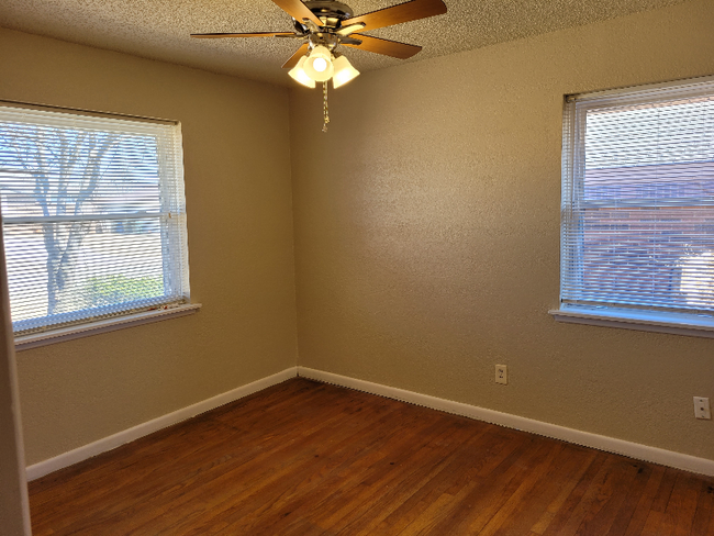 Building Photo - 116 W Glenhaven Dr