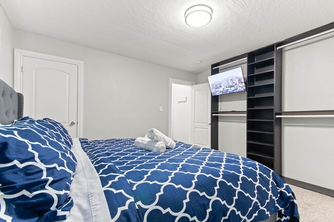 Building Photo - Modern Townhome in the Heart of Franklinton