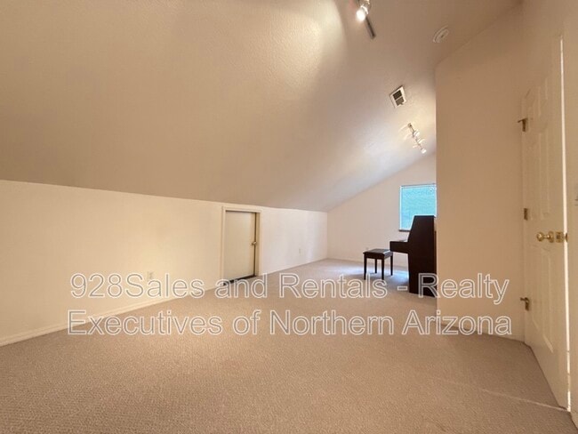 Building Photo - 1808 W University Ave