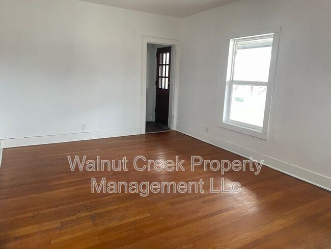 Building Photo - 1184 W 8th St