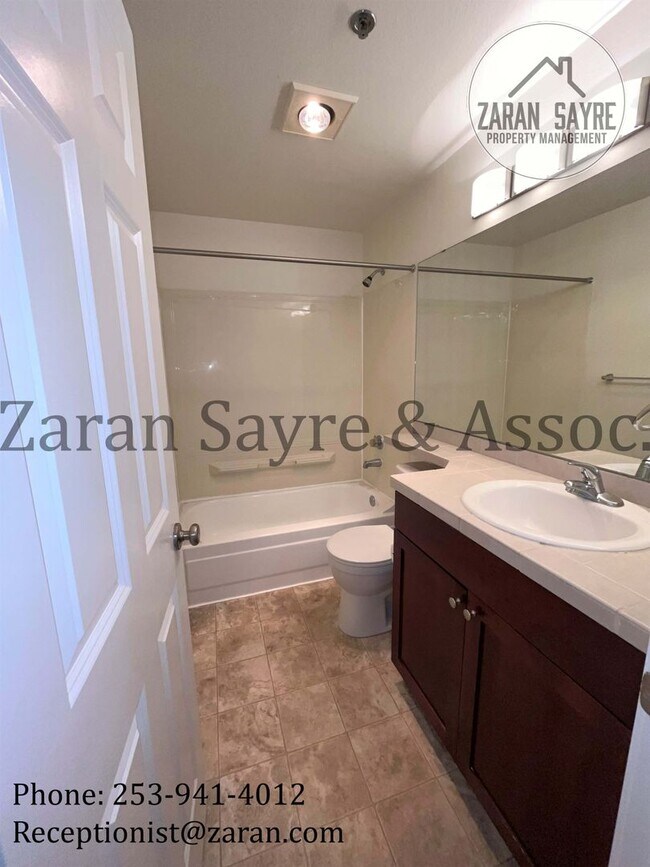 Building Photo - 039 - 2 bed, 2 bath condo minutes from Red...