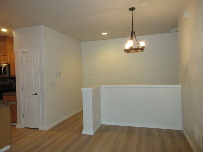 Building Photo - 2 Bedroom 2 Bath Condo in Dupont !!
