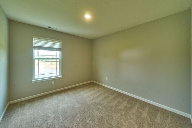 Building Photo - 4 Bedroom at Trotter's Landing in Camby With Pond View!