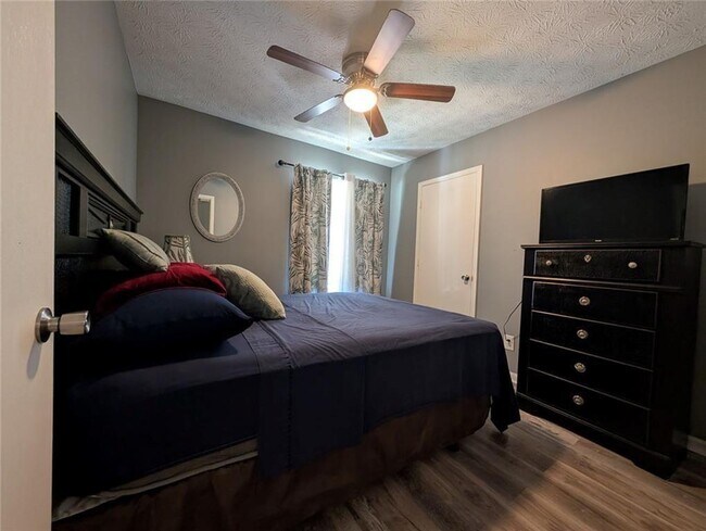 Building Photo - 2470 Corner Shoals Dr