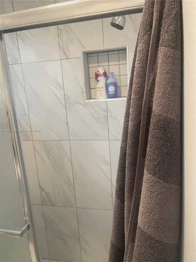 Building Photo - 1191 NE 200th St