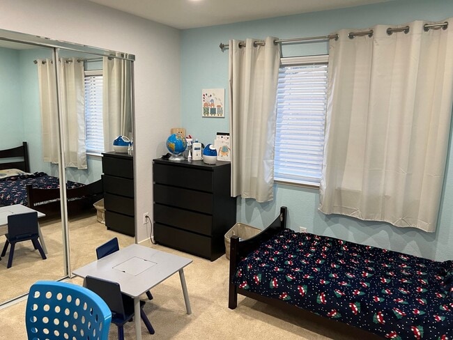 Building Photo - Charming 4 Bedroom Ridgeview Large Lot Home!