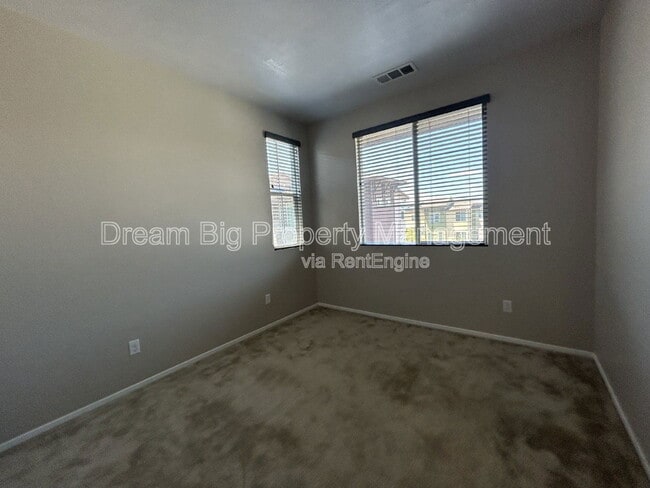 Building Photo - 609 Savi Dr