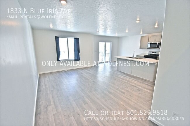 Building Photo - 1833 N Blue Iris Ave