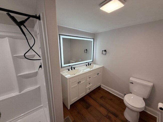 Building Photo - Country Charm Meets Modern Updates