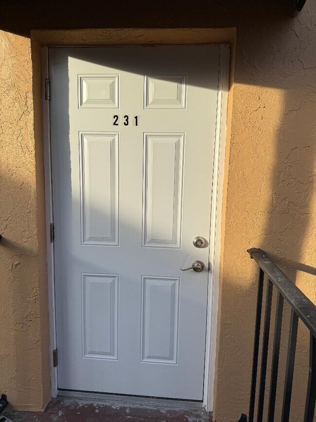 Building Photo - 6043 10th Ave N