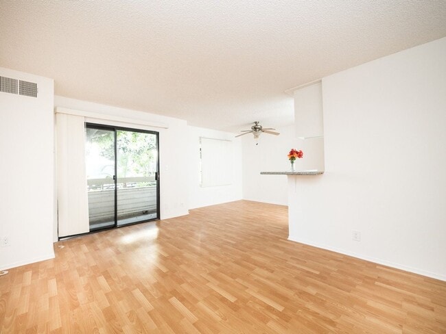 Interior Photo - 5315 Harmony Ave