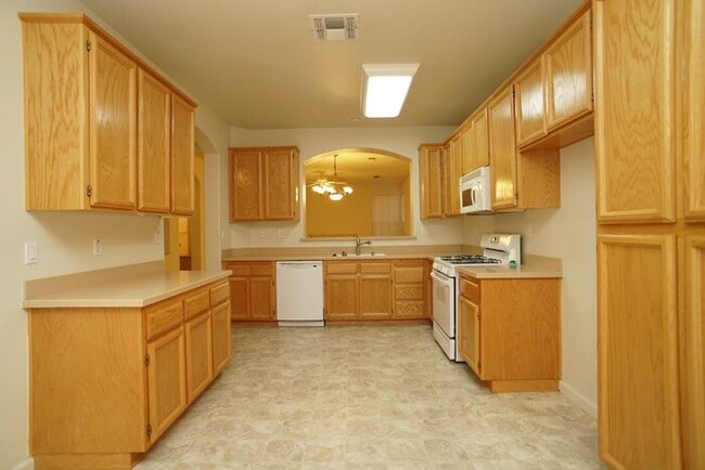 Building Photo - Charming 3 Bedroom Home for Rent in Crocker Ranch  Roseville!