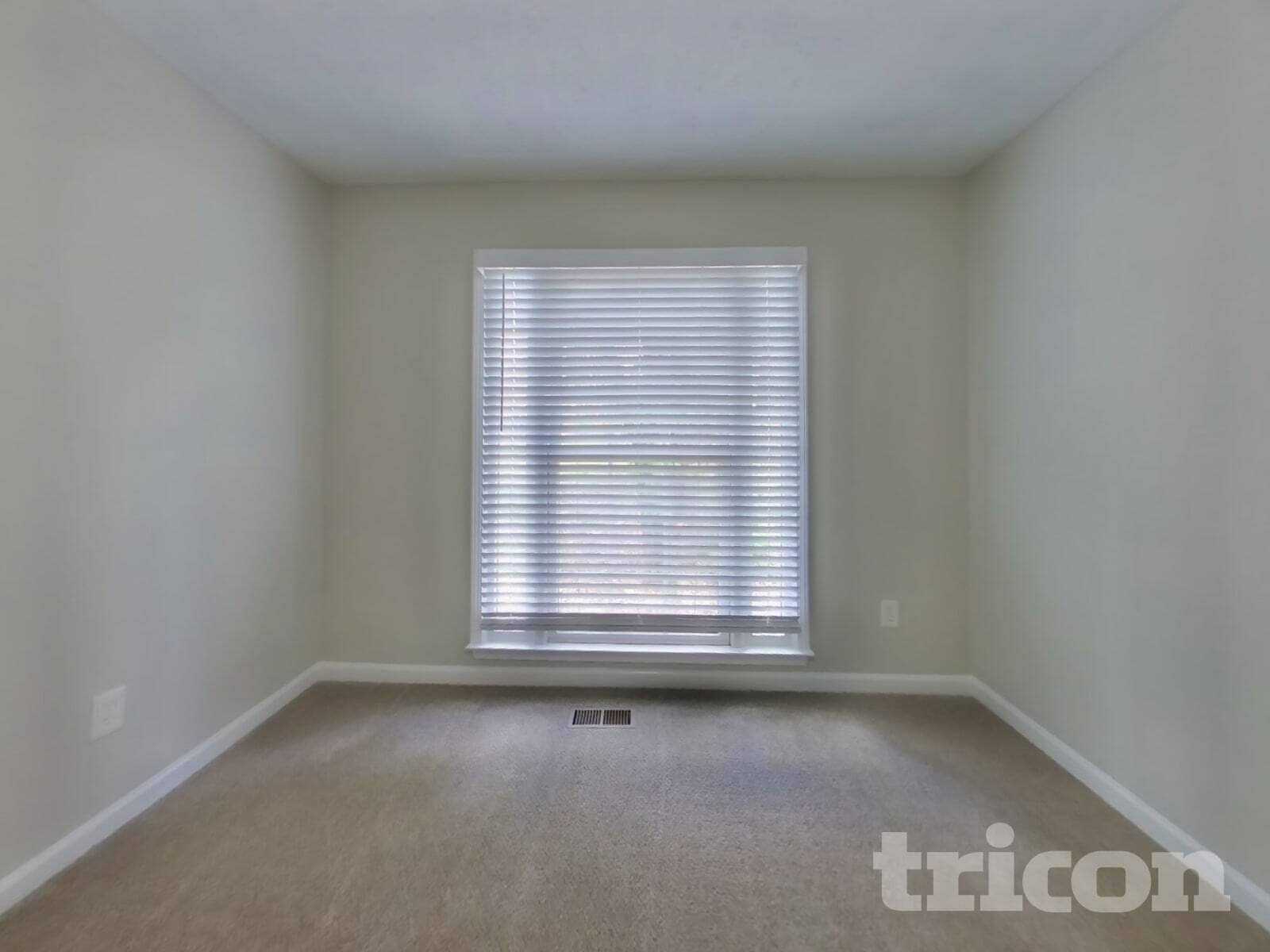 Building Photo - 262 Maplelake Dr