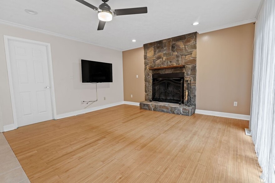 Building Photo - 4673 Shadyside Ln