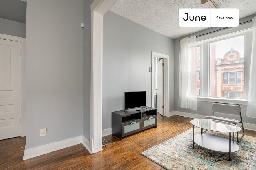 Building Photo - 2250 W North Ave